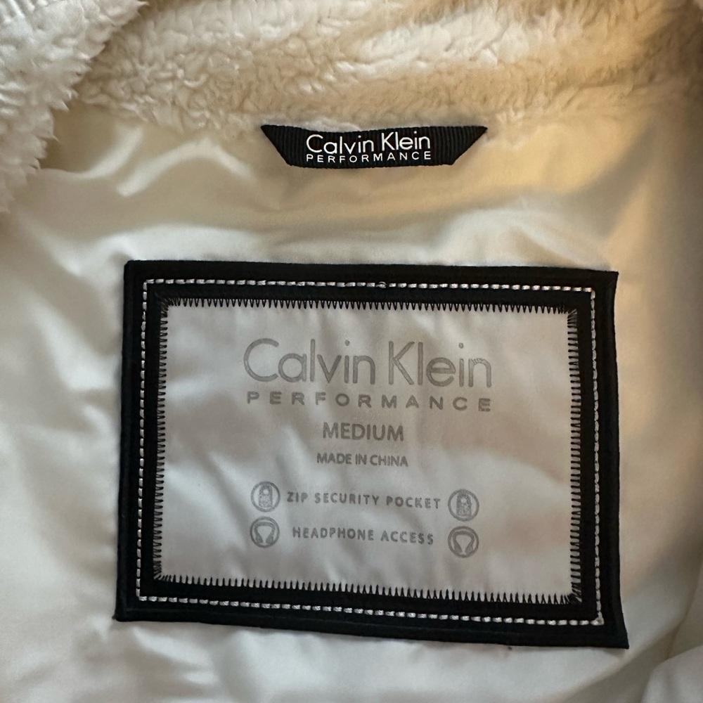 Calvin Klein performance - Picture 2 of 3